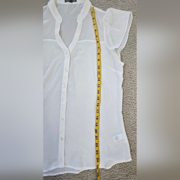 Express White Flutter Sleeve Button Down Blouse Size Medium - Picture 8 of 9